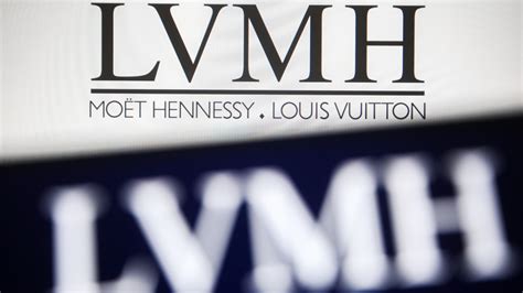 LVMH Rises to Record as Chinese Consumers Drive Sales 